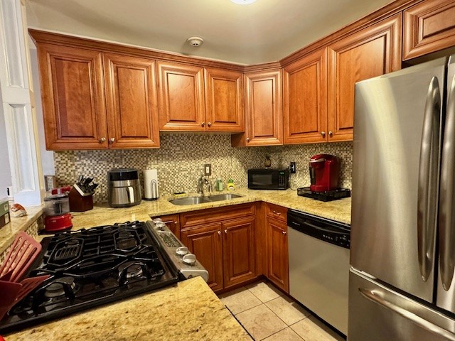 Cranston, Rhode Island 02910, United States, 2 Bedrooms Bedrooms, ,1 BathroomBathrooms,Residential,Active,87455