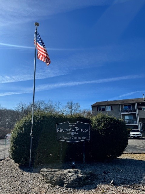 Cranston, Rhode Island 02910, United States, 2 Bedrooms Bedrooms, ,1 BathroomBathrooms,Residential,Active,87455