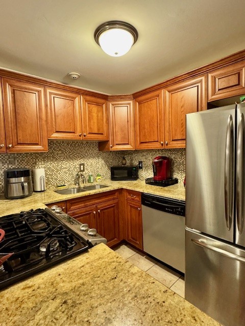 Cranston, Rhode Island 02910, United States, 2 Bedrooms Bedrooms, ,1 BathroomBathrooms,Residential,Active,87455