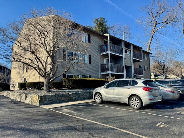 Cranston, Rhode Island 02910, United States, 2 Bedrooms Bedrooms, ,1 BathroomBathrooms,Residential,Active,87455