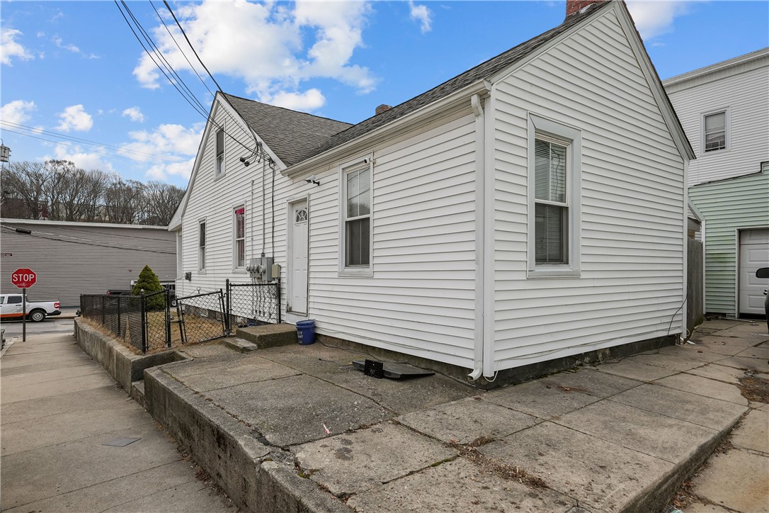 752 Social Street