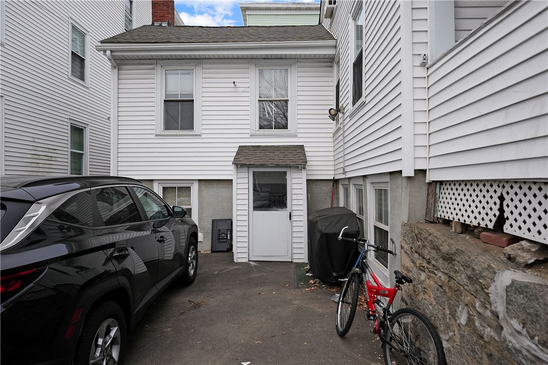 752 Social Street