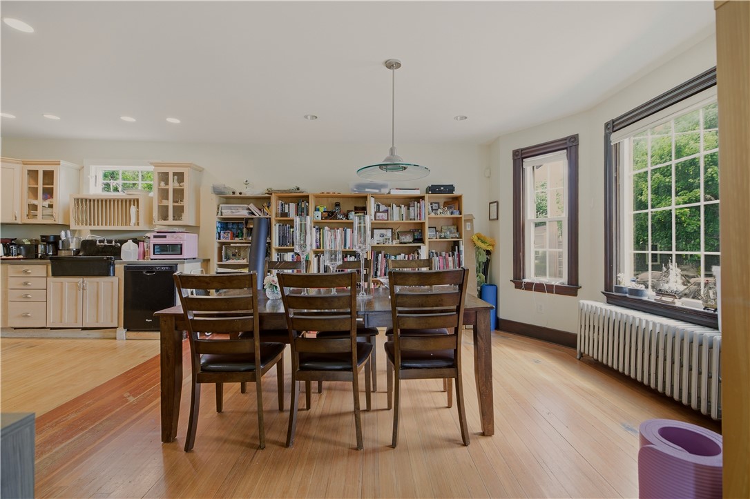 82 Van Zandt Avenue