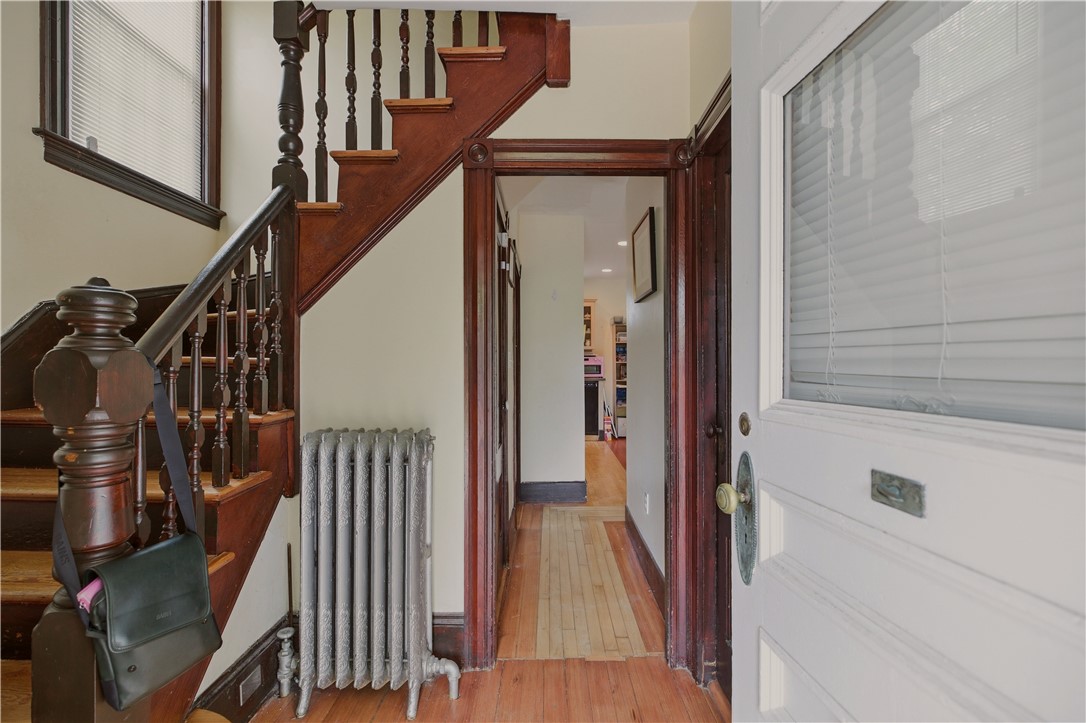 82 Van Zandt Avenue