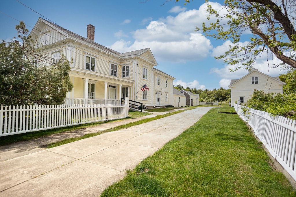299 Davisville Road