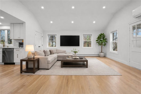 9 COUNTRY PKWY, NORTH PROVIDENCE, RI 02911 - Image aa3716702b63ce9a75e01b5df85b4c2d/1863928466