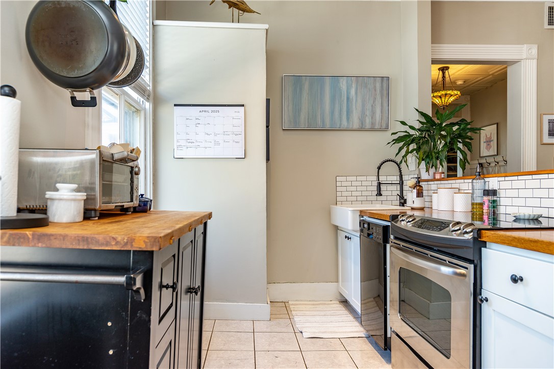 East Greenwich, Rhode Island 02818, United States, 2 Bedrooms Bedrooms, ,1 BathroomBathrooms,Residential,Pending,115553