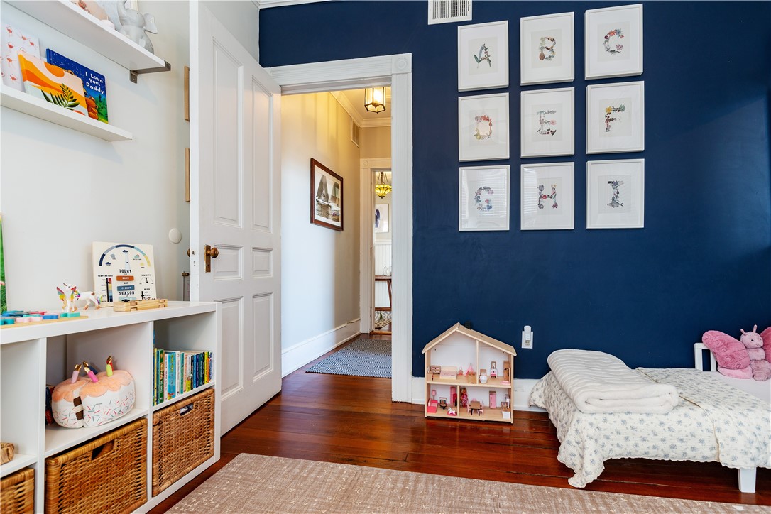 East Greenwich, Rhode Island 02818, United States, 2 Bedrooms Bedrooms, ,1 BathroomBathrooms,Residential,Pending,115553