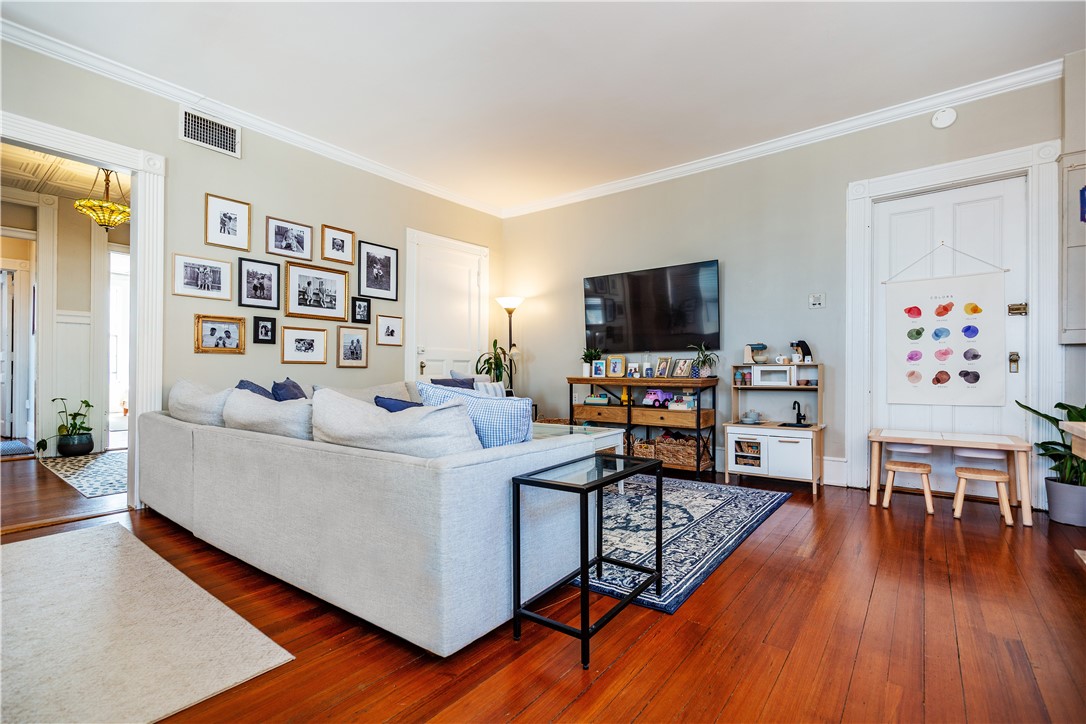 East Greenwich, Rhode Island 02818, United States, 2 Bedrooms Bedrooms, ,1 BathroomBathrooms,Residential,Pending,115553