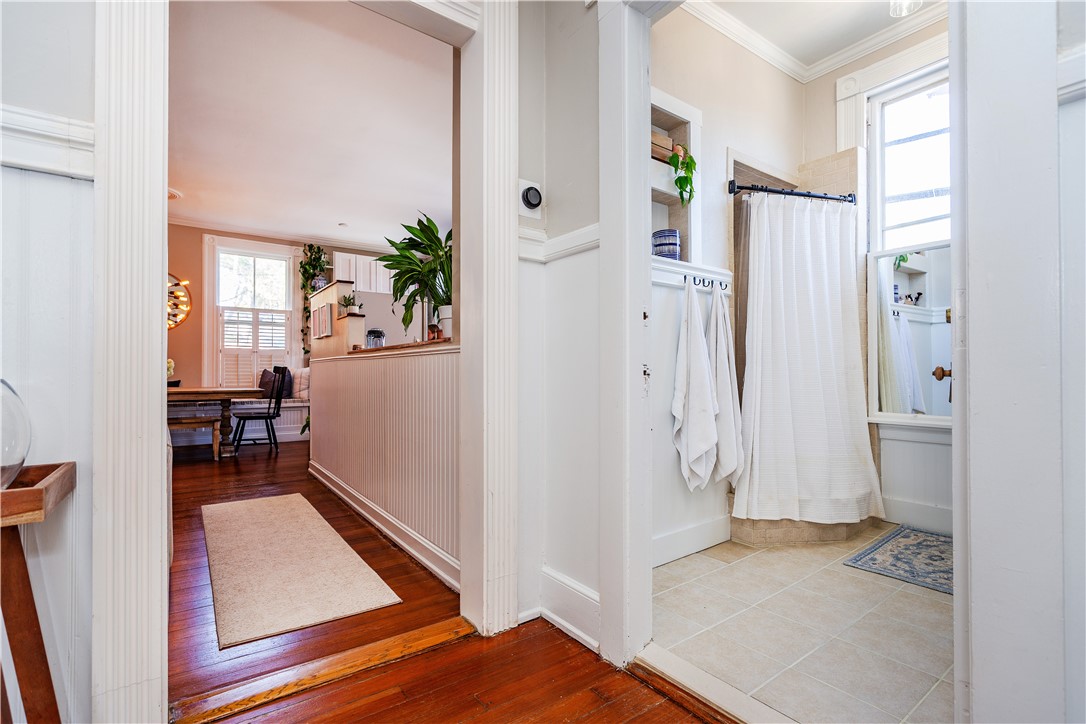 East Greenwich, Rhode Island 02818, United States, 2 Bedrooms Bedrooms, ,1 BathroomBathrooms,Residential,Pending,115553