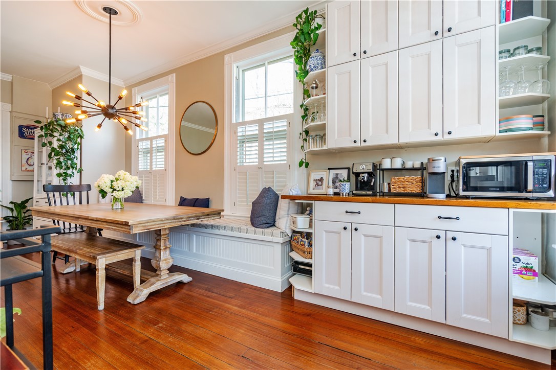 East Greenwich, Rhode Island 02818, United States, 2 Bedrooms Bedrooms, ,1 BathroomBathrooms,Residential,Pending,115553