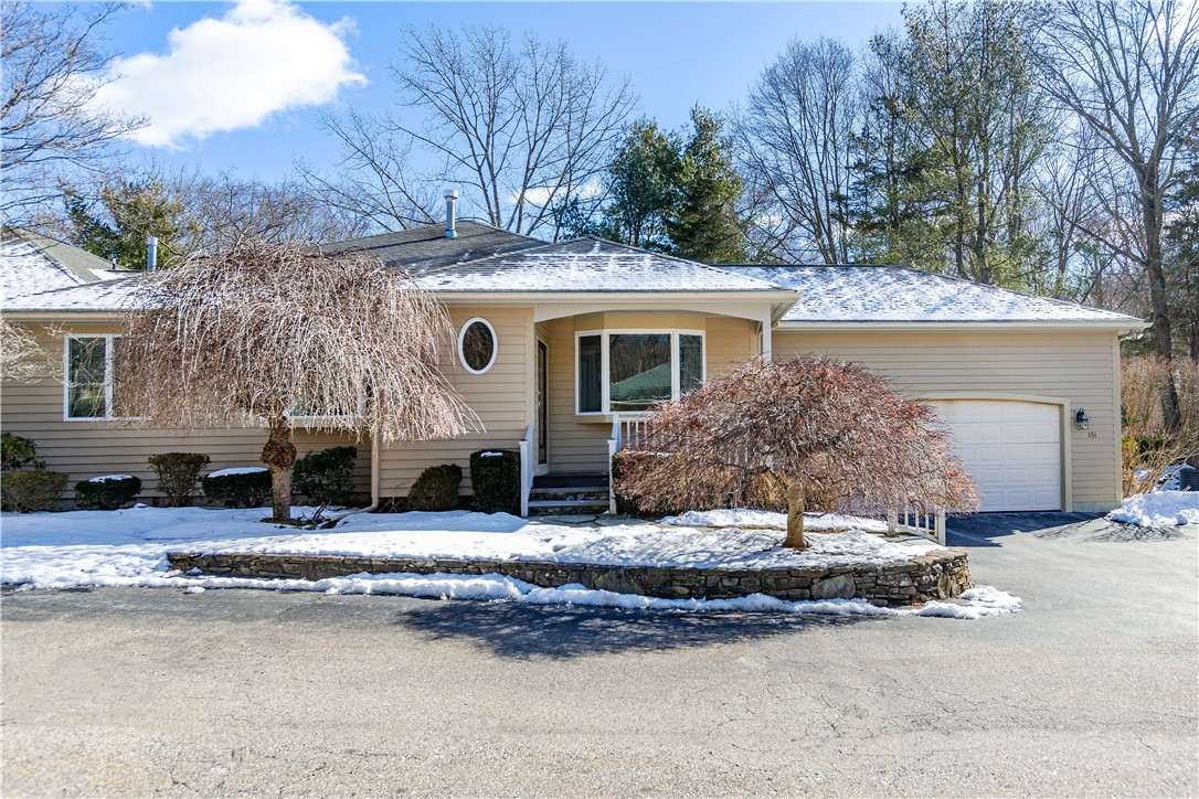 East Greenwich, Rhode Island 02818, United States, 2 Bedrooms Bedrooms, ,2 BathroomsBathrooms,Residential,Pending,2932