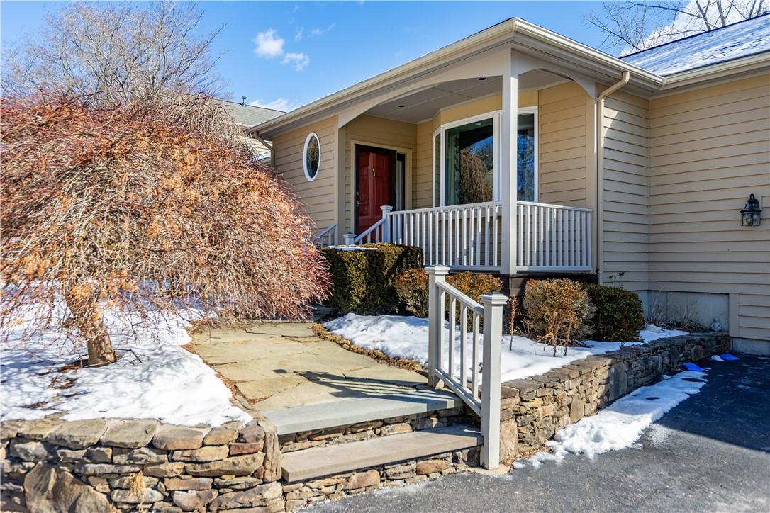 East Greenwich, Rhode Island 02818, United States, 2 Bedrooms Bedrooms, ,2 BathroomsBathrooms,Residential,Pending,2932