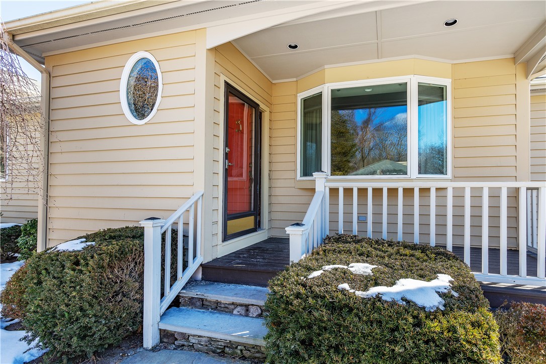 East Greenwich, Rhode Island 02818, United States, 2 Bedrooms Bedrooms, ,2 BathroomsBathrooms,Residential,Pending,2932