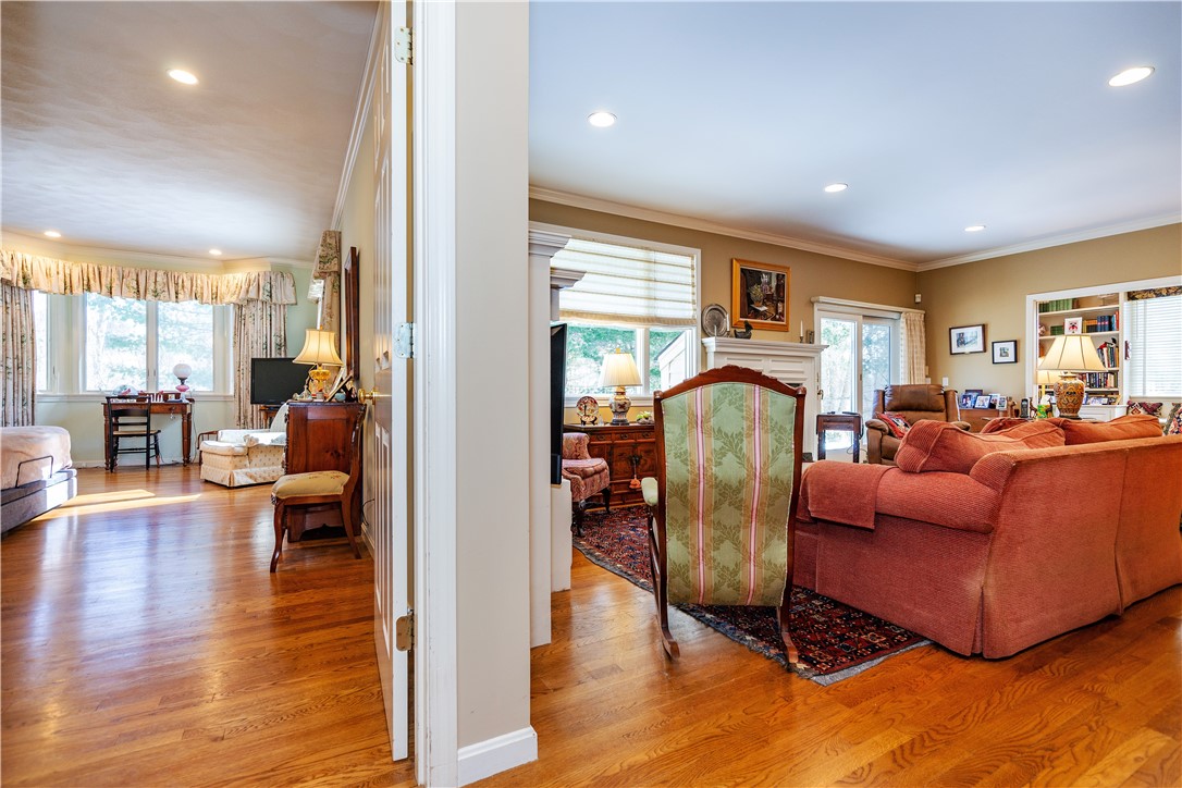 East Greenwich, Rhode Island 02818, United States, 2 Bedrooms Bedrooms, ,2 BathroomsBathrooms,Residential,Pending,2932