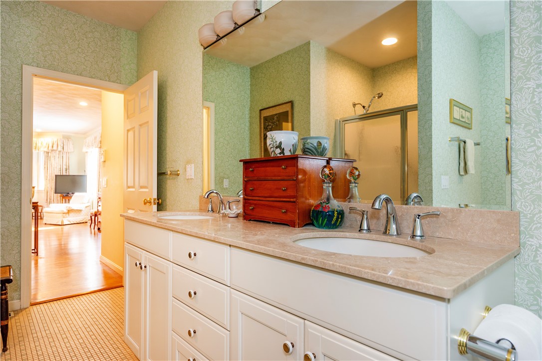 East Greenwich, Rhode Island 02818, United States, 2 Bedrooms Bedrooms, ,2 BathroomsBathrooms,Residential,Pending,2932