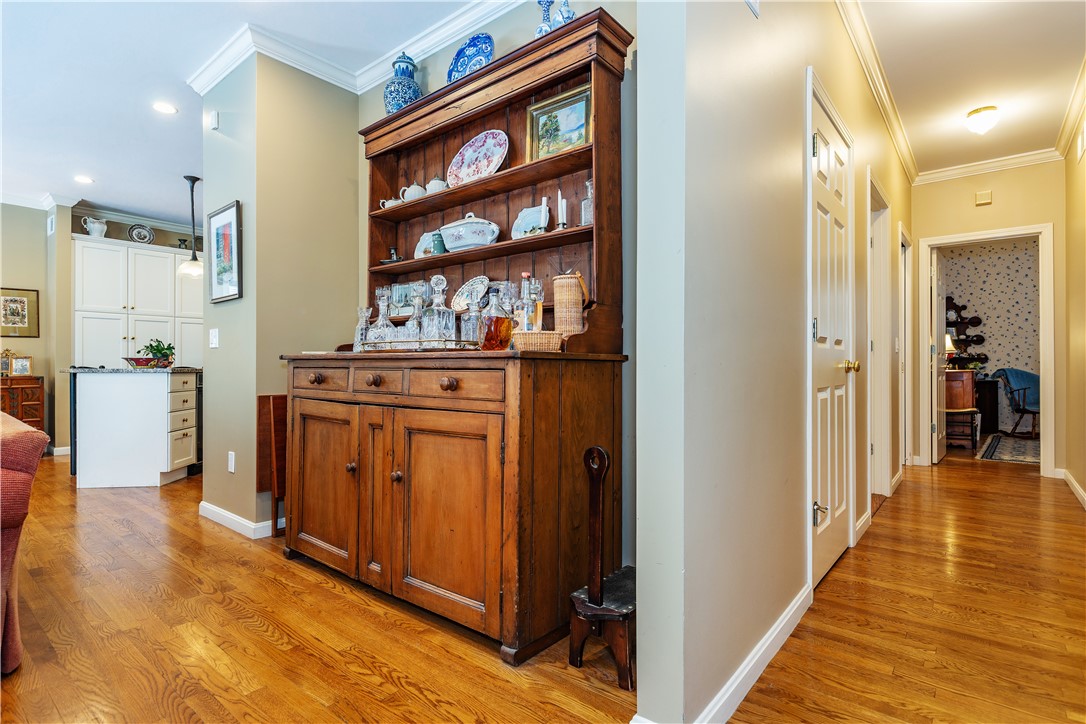 East Greenwich, Rhode Island 02818, United States, 2 Bedrooms Bedrooms, ,2 BathroomsBathrooms,Residential,Pending,2932