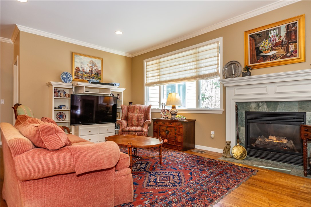 East Greenwich, Rhode Island 02818, United States, 2 Bedrooms Bedrooms, ,2 BathroomsBathrooms,Residential,Pending,2932