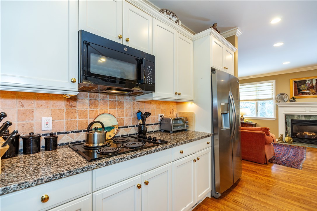 East Greenwich, Rhode Island 02818, United States, 2 Bedrooms Bedrooms, ,2 BathroomsBathrooms,Residential,Pending,2932