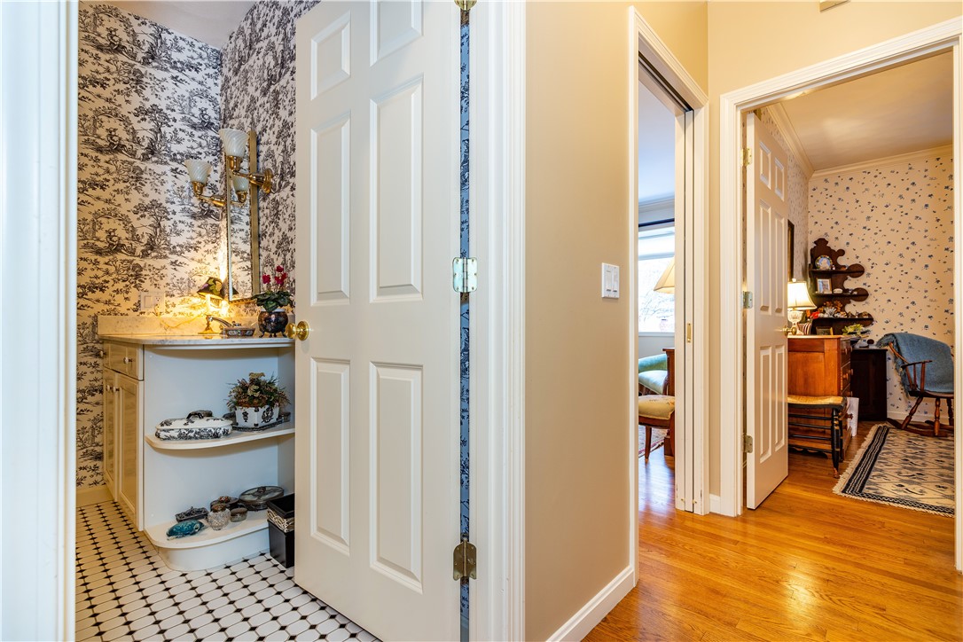 East Greenwich, Rhode Island 02818, United States, 2 Bedrooms Bedrooms, ,2 BathroomsBathrooms,Residential,Pending,2932