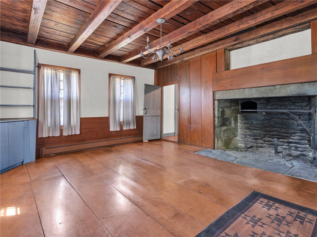 383 Putnam Pike