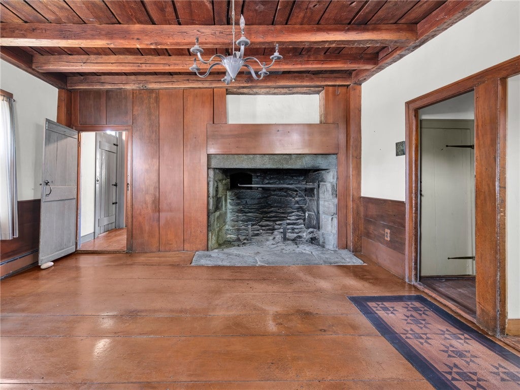 383 Putnam Pike