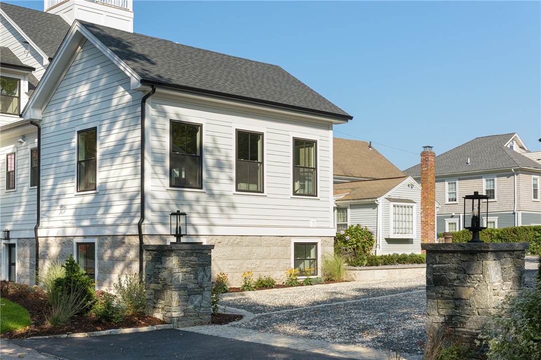 East Greenwich, Rhode Island 02818, United States, 1 Bedroom Bedrooms, ,2 BathroomsBathrooms,Residential,Active,40490