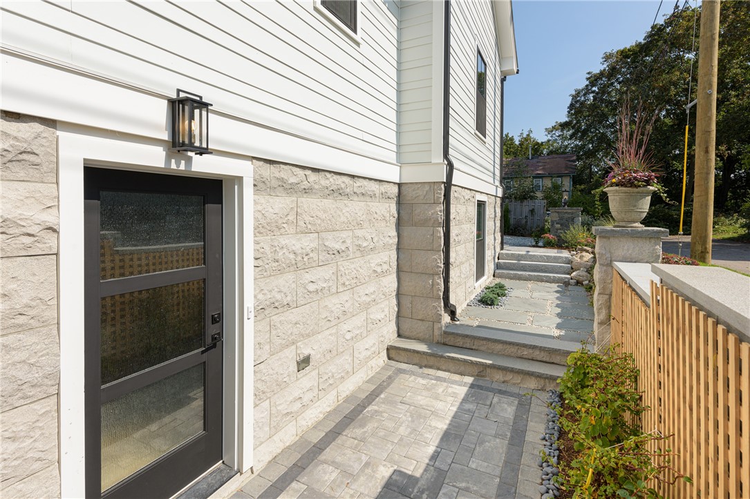 East Greenwich, Rhode Island 02818, United States, 1 Bedroom Bedrooms, ,2 BathroomsBathrooms,Residential,Active,40490