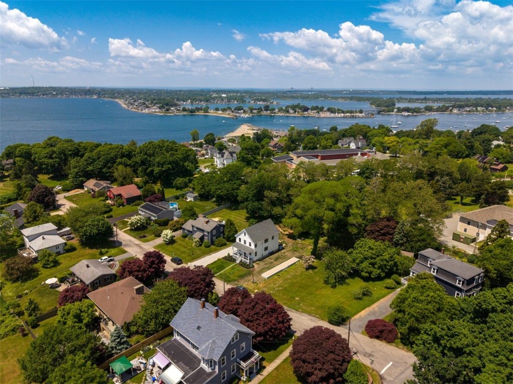 22 Farnsworth Avenue