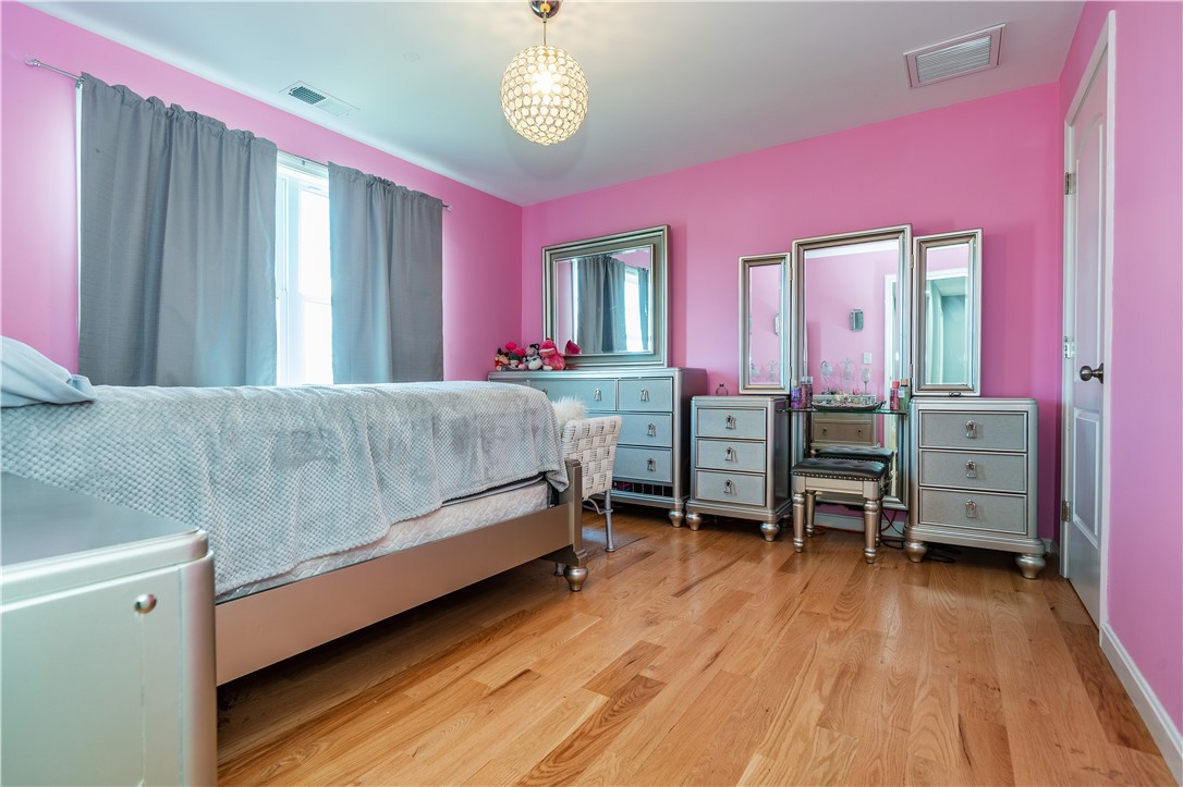 East Providence, Rhode Island 02914, United States, 4 Bedrooms Bedrooms, ,2 BathroomsBathrooms,Residential,Active,149200