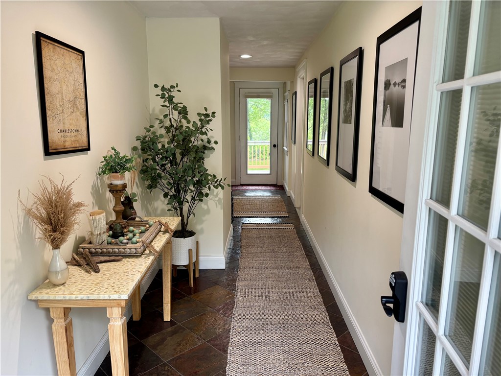 10 Lakeside Drive