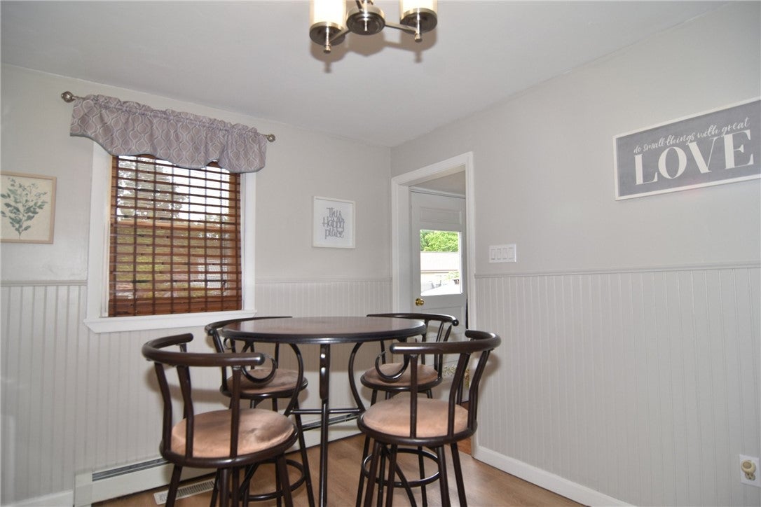24 BROOKSIDE Avenue