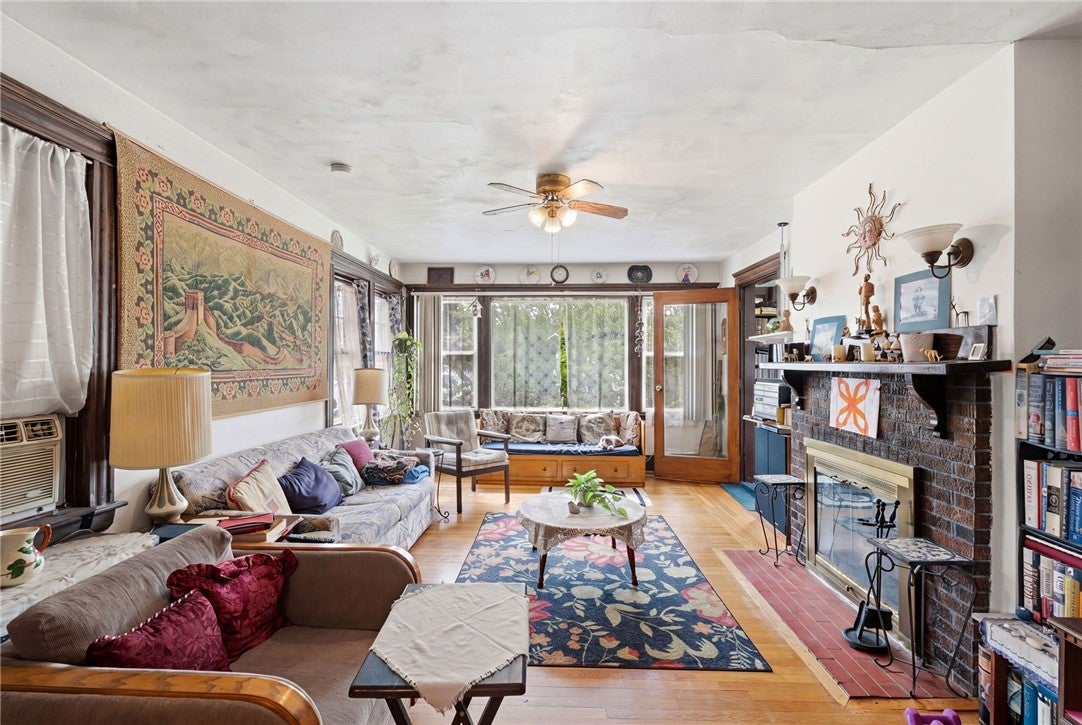53 Netherlands Avenue