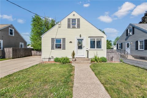 Single Family Residence in Pawtucket RI 79 Dewey Avenue.jpg