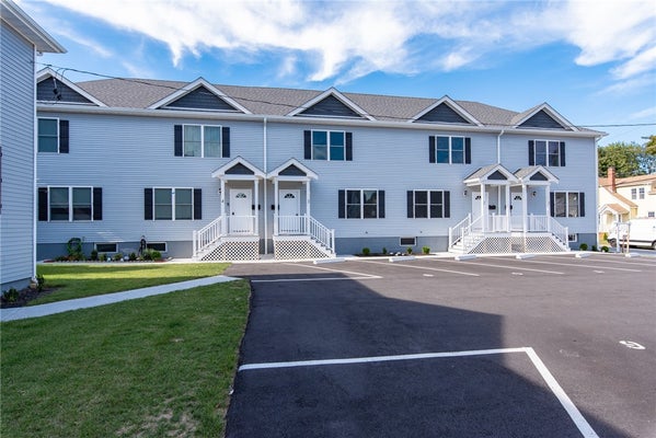 184 AVENUE C # 1, WOONSOCKET, RI 02895 - Image adbd8fa9be8a765fbdbed7d8a254f3b4/488895915