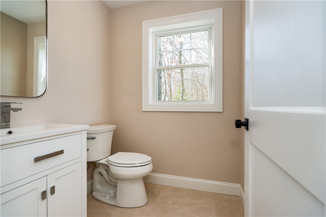 South Kingstown, Rhode Island 02879, United States, 2 Bedrooms Bedrooms, ,2 BathroomsBathrooms,Residential,Pending,251540