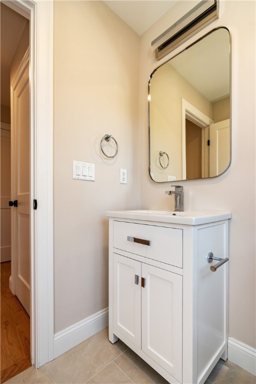 South Kingstown, Rhode Island 02879, United States, 2 Bedrooms Bedrooms, ,2 BathroomsBathrooms,Residential,Pending,251540