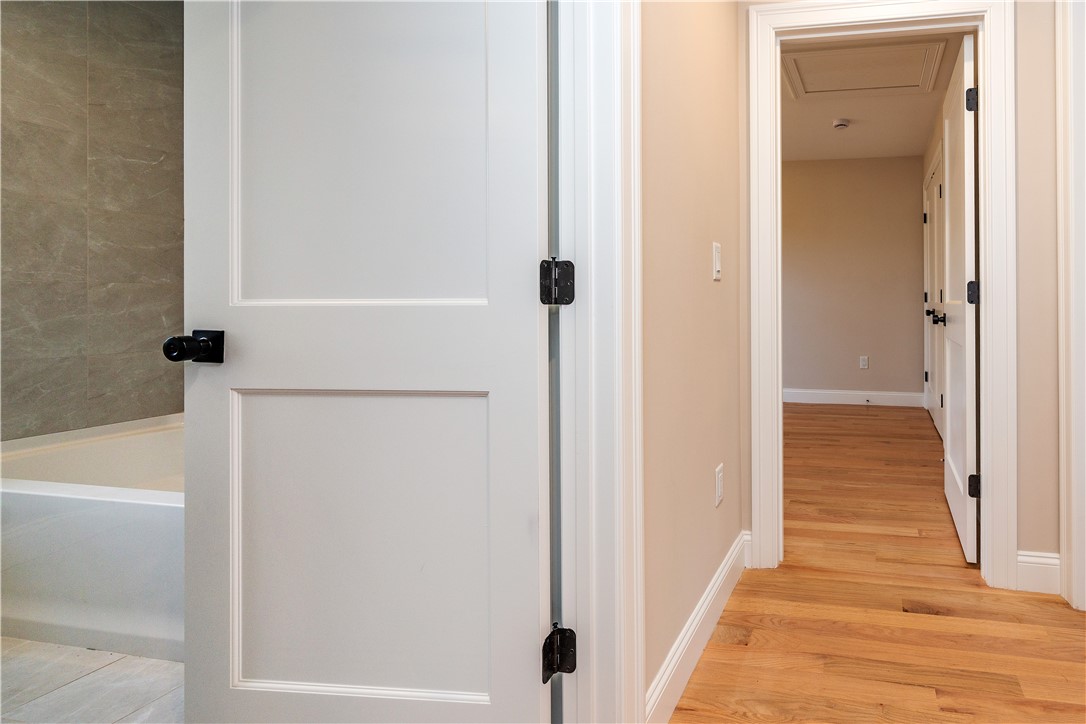 South Kingstown, Rhode Island 02879, United States, 2 Bedrooms Bedrooms, ,2 BathroomsBathrooms,Residential,Pending,251540