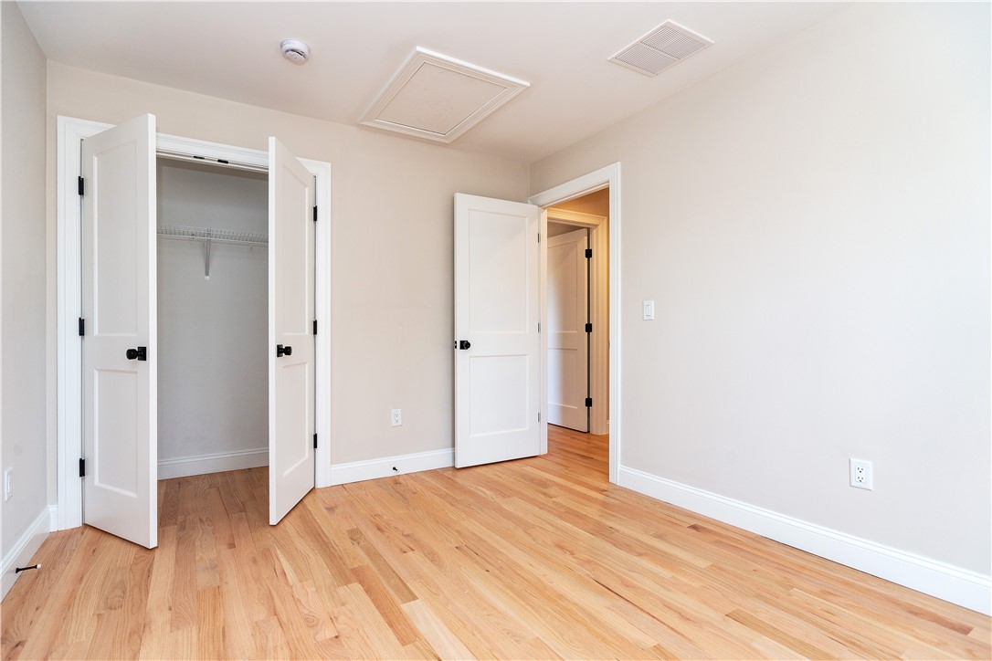 South Kingstown, Rhode Island 02879, United States, 2 Bedrooms Bedrooms, ,2 BathroomsBathrooms,Residential,Pending,251540