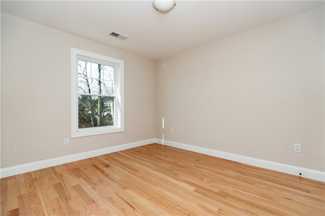 South Kingstown, Rhode Island 02879, United States, 2 Bedrooms Bedrooms, ,2 BathroomsBathrooms,Residential,Pending,251540