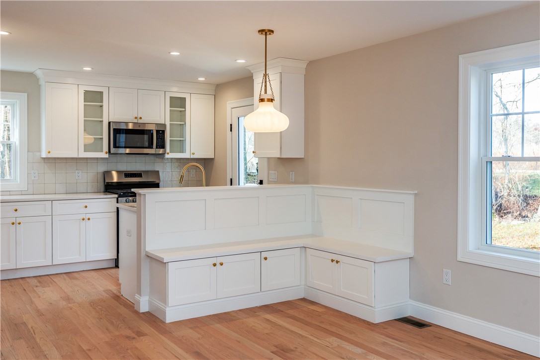 South Kingstown, Rhode Island 02879, United States, 2 Bedrooms Bedrooms, ,2 BathroomsBathrooms,Residential,Pending,251540