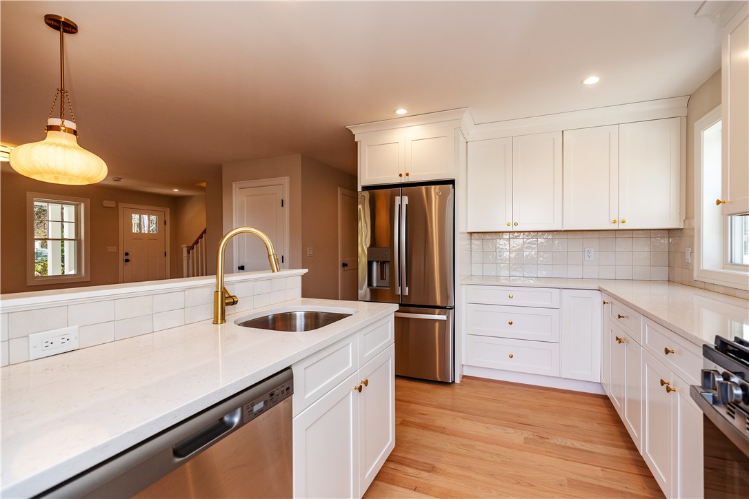 South Kingstown, Rhode Island 02879, United States, 2 Bedrooms Bedrooms, ,2 BathroomsBathrooms,Residential,Pending,251540