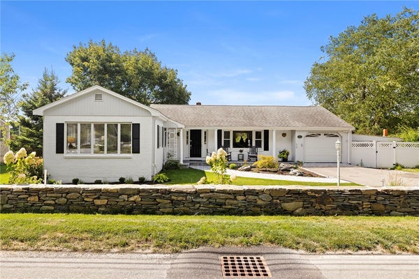331 3RD BEACH RD, MIDDLETOWN, RI 02842 - Image ae5dae55393bb1cc166edef17f38e85d/1970735360