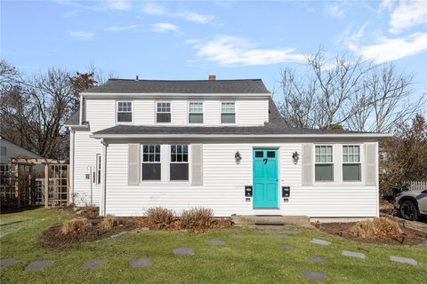 7 Bay Avenue Barrington RI 02806