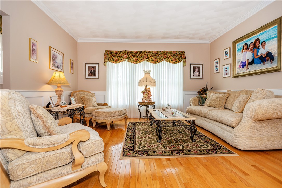 Cranston, Rhode Island 02921, United States, 4 Bedrooms Bedrooms, ,3 BathroomsBathrooms,Residential,Active,190387