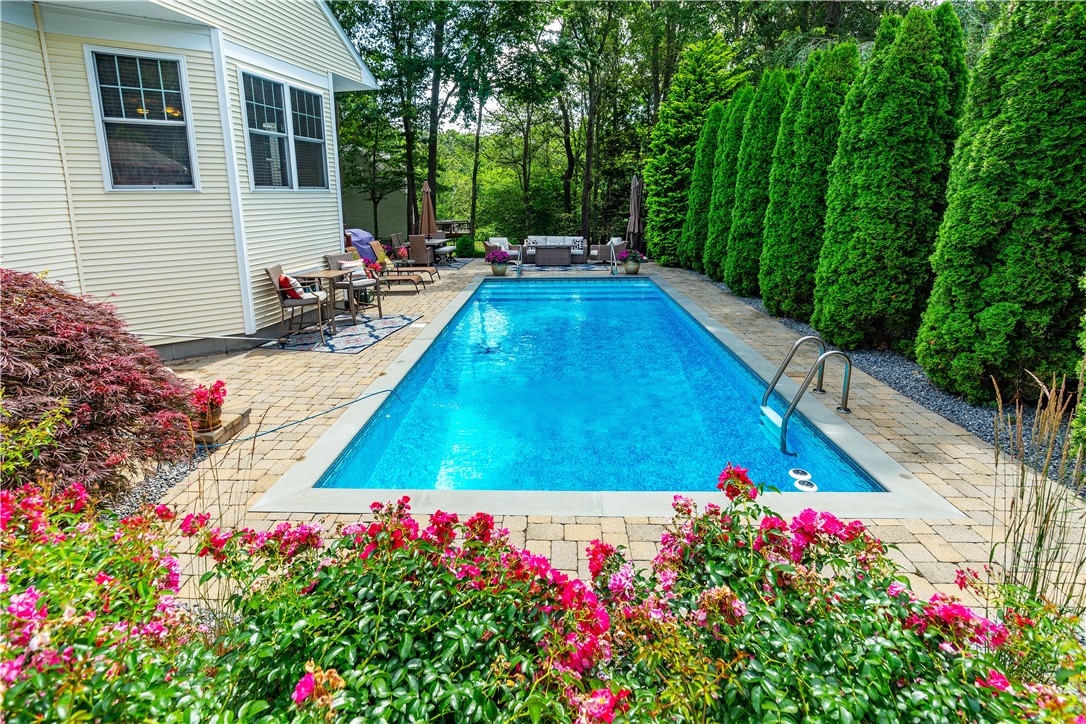 Cranston, Rhode Island 02921, United States, 4 Bedrooms Bedrooms, ,3 BathroomsBathrooms,Residential,Active,190387