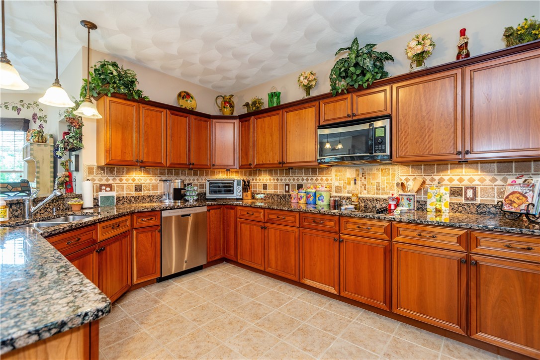 Cranston, Rhode Island 02921, United States, 4 Bedrooms Bedrooms, ,3 BathroomsBathrooms,Residential,Active,190387