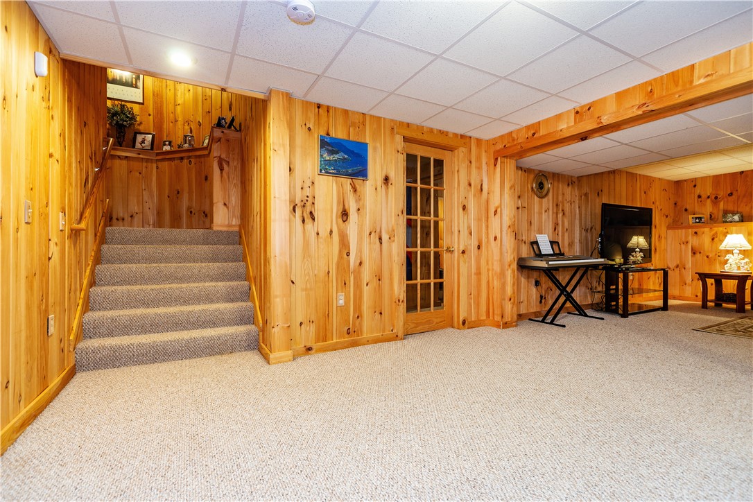 Cranston, Rhode Island 02921, United States, 4 Bedrooms Bedrooms, ,3 BathroomsBathrooms,Residential,Active,190387