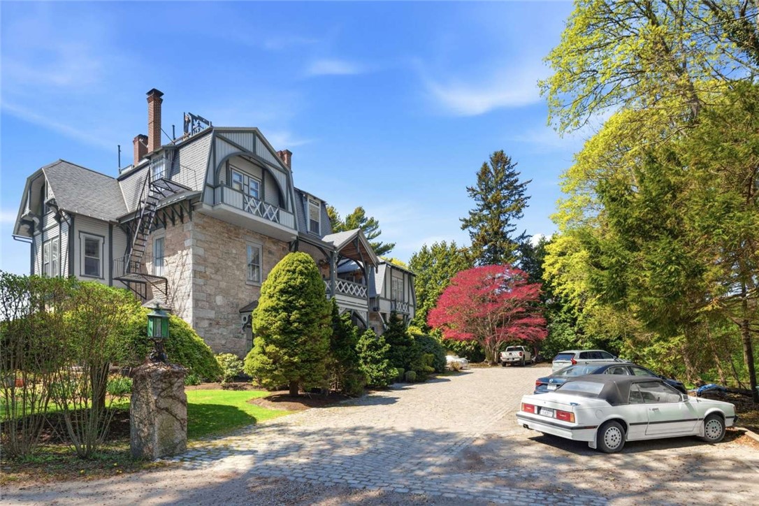 6 Howe Avenue 8