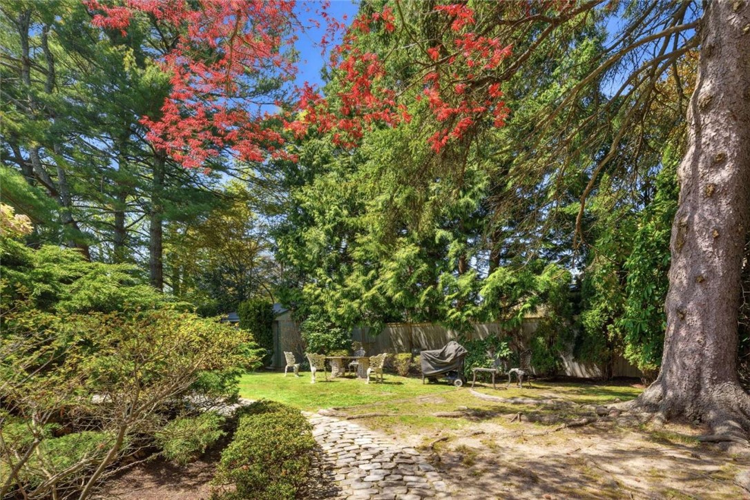 6 Howe Avenue 8